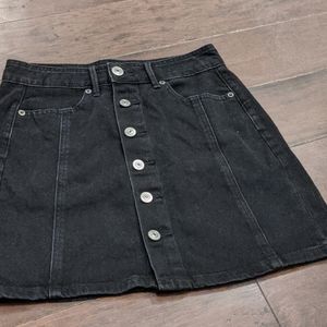 Black button skirt